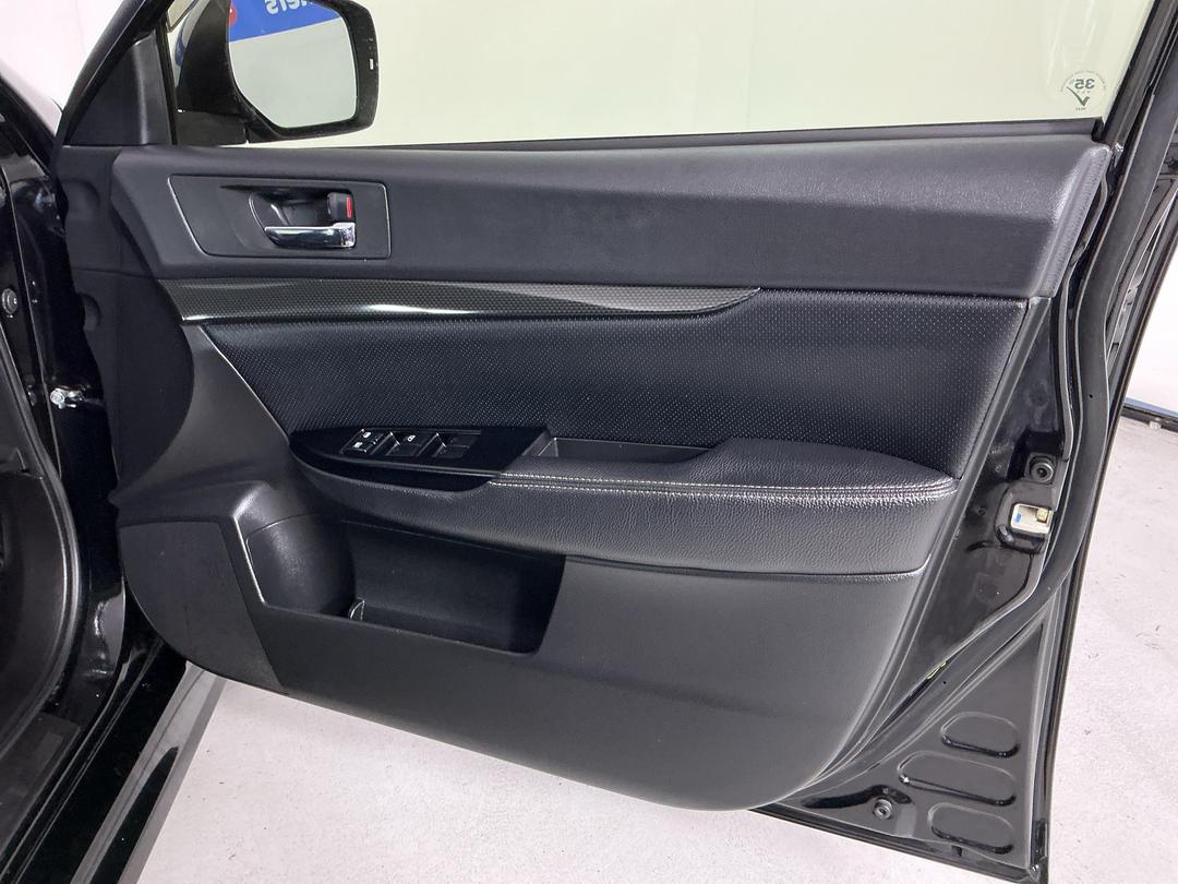 Photo '15' of Subaru Legacy