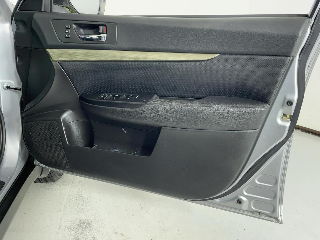 Photo '15' of Subaru Legacy