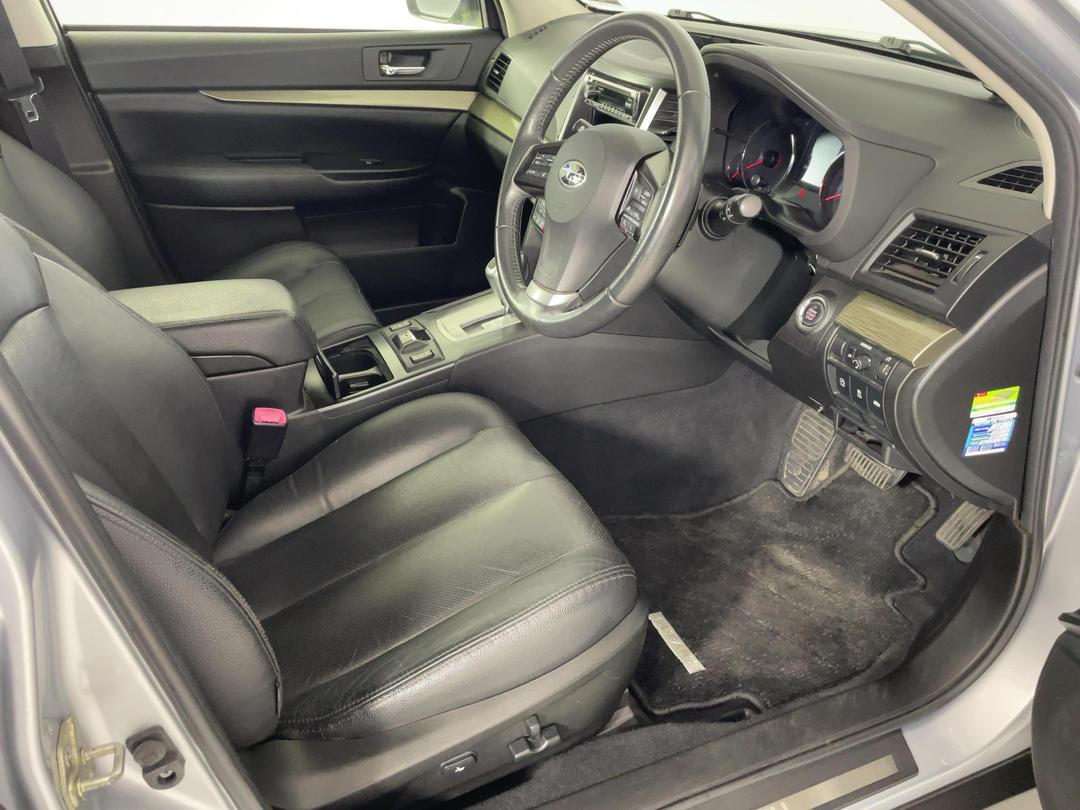 Photo '16' of Subaru Legacy