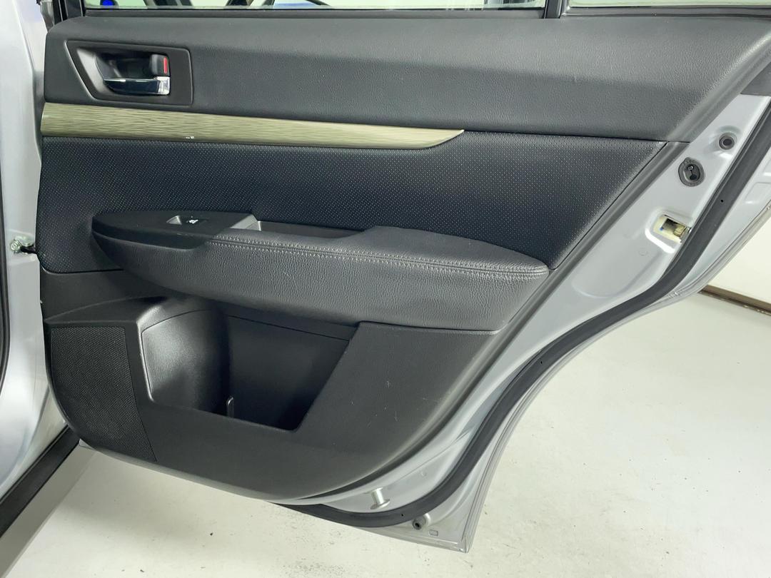 Photo '19' of Subaru Legacy