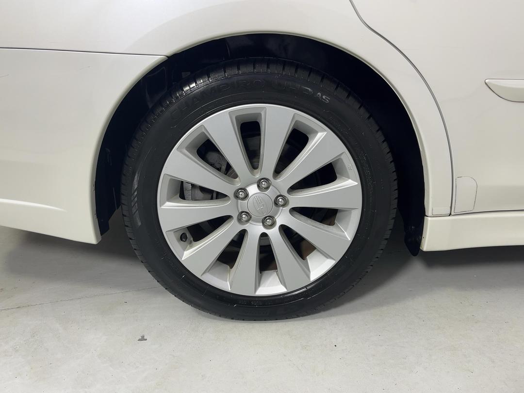 Photo '12' of Subaru Legacy