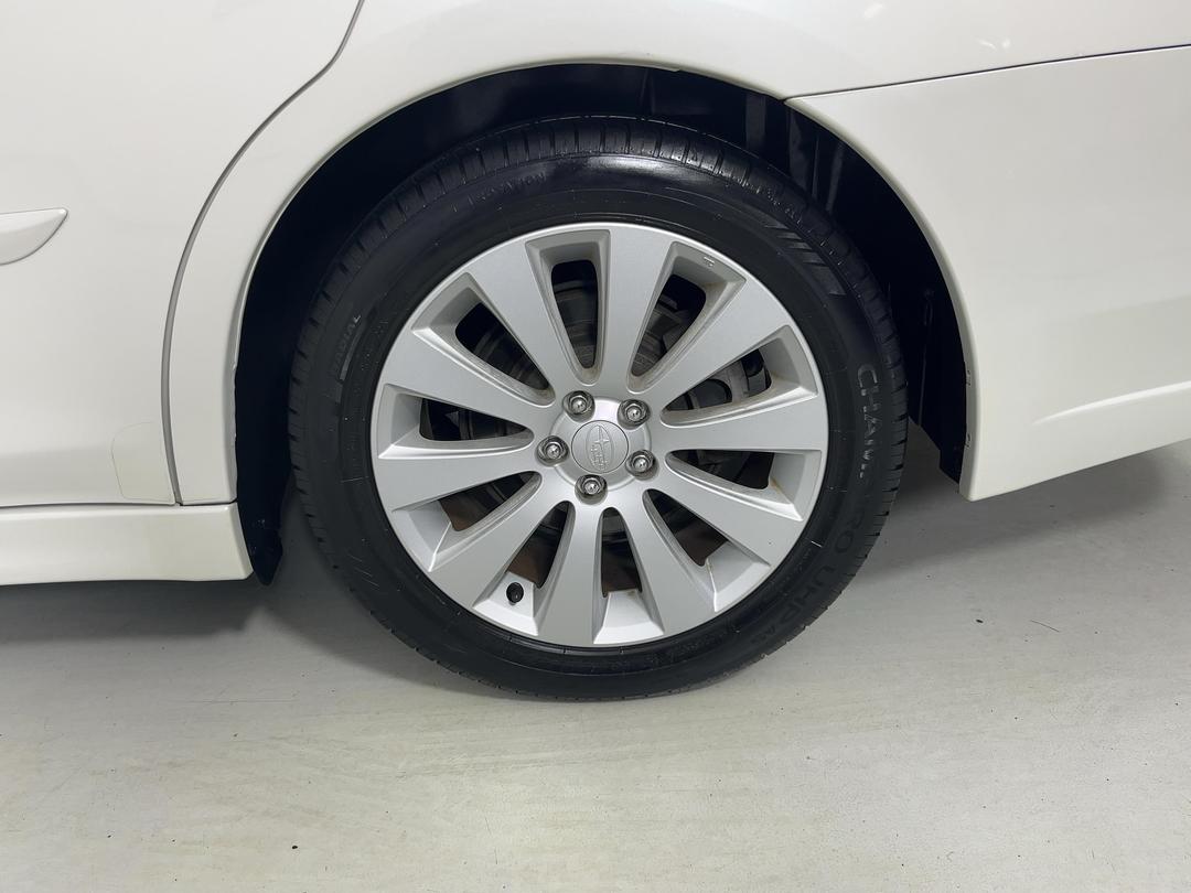 Photo '11' of Subaru Legacy