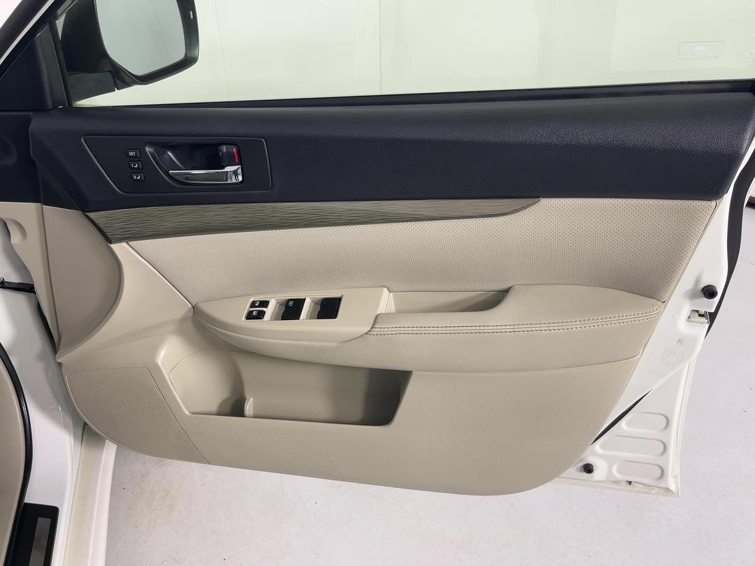 Photo '15' of Subaru Legacy