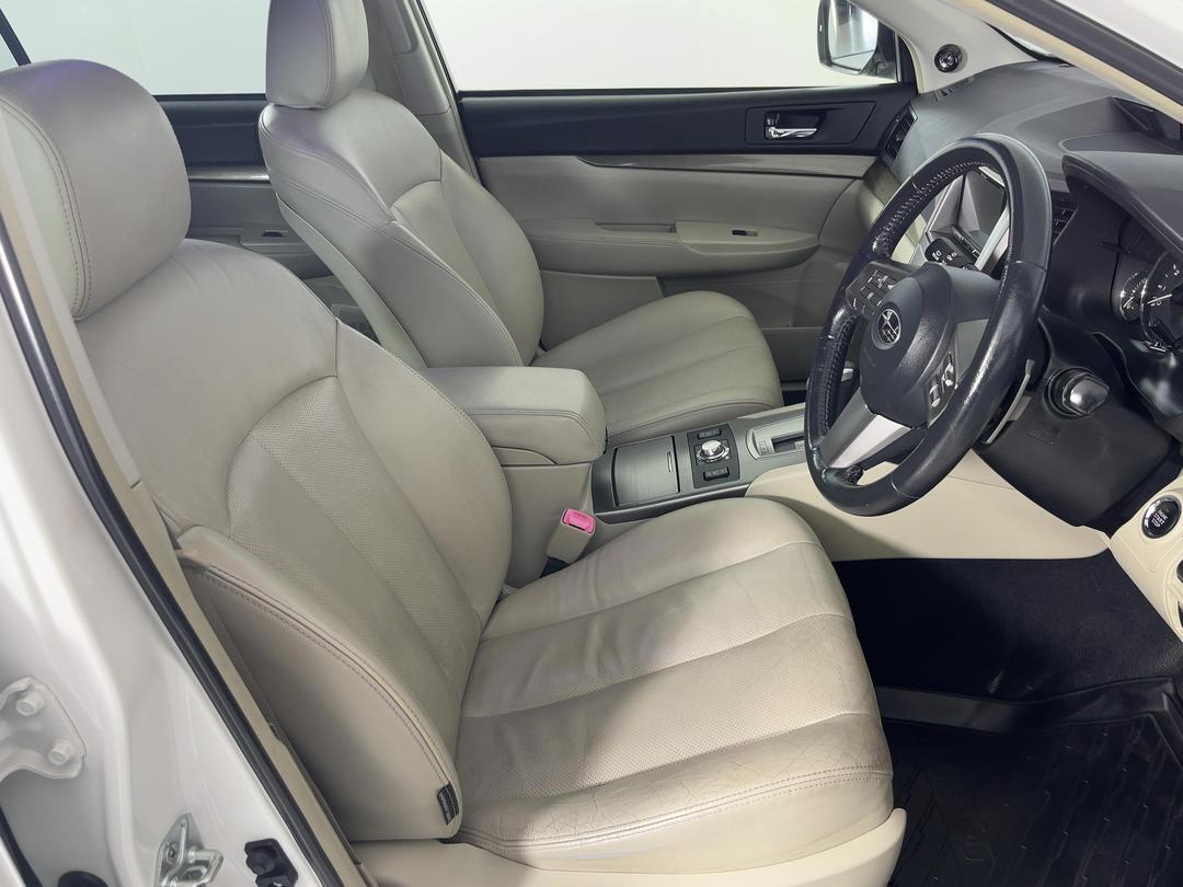 Photo '16' of Subaru Legacy