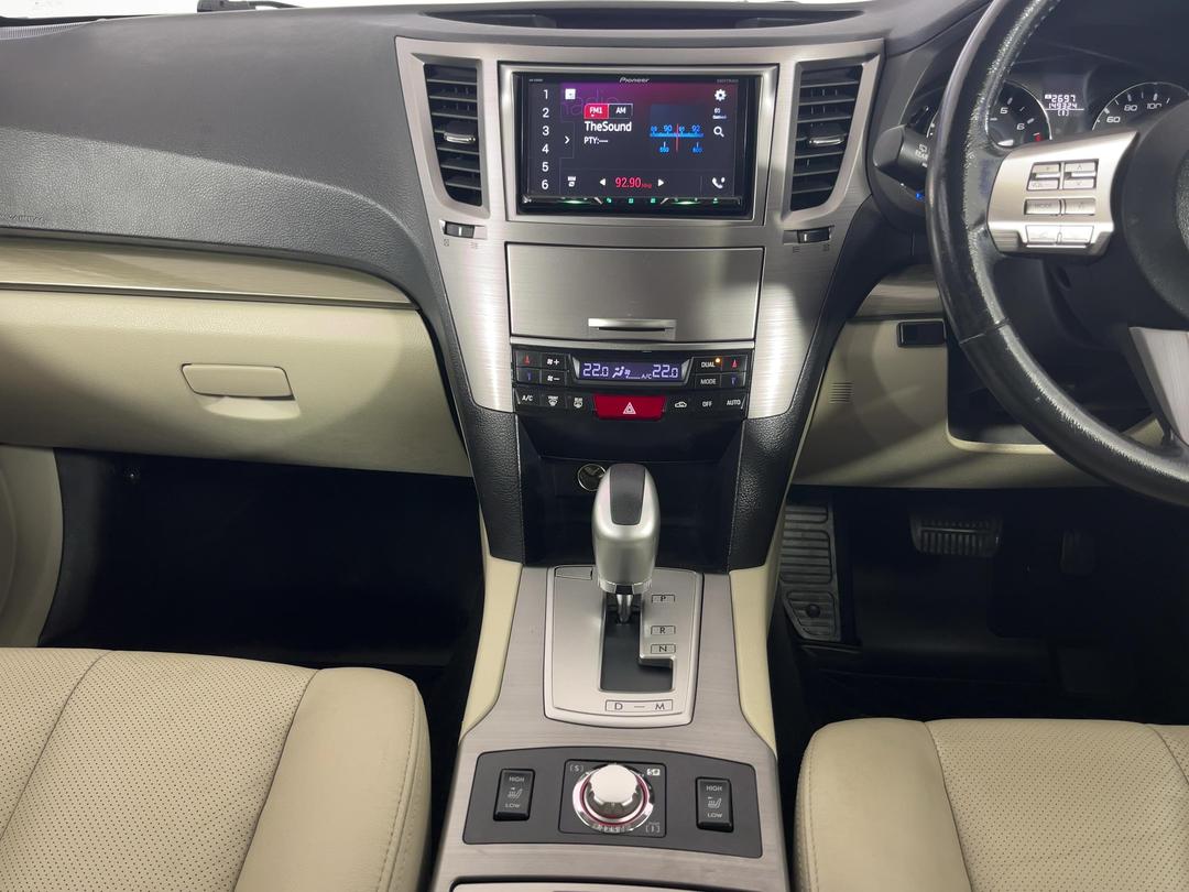 Photo '18' of Subaru Legacy