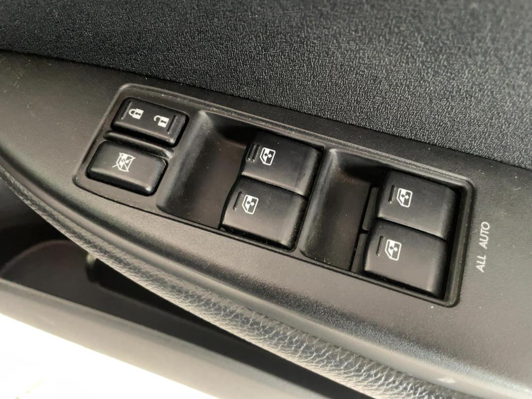 Photo '24' of Subaru Legacy