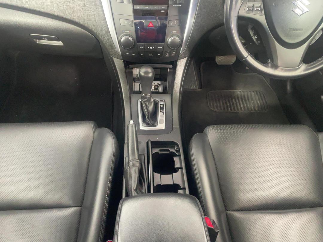 Photo '16' of Suzuki Kizashi Ltdc Photo '16' of Suzuki Kizashi Ltdc