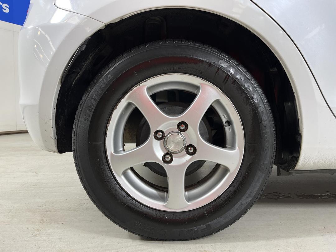 Photo '12' of Suzuki Swift