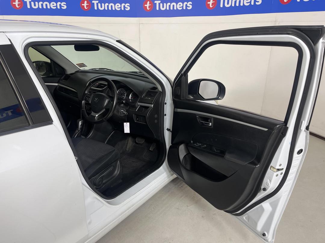 Photo '15' of Suzuki Swift