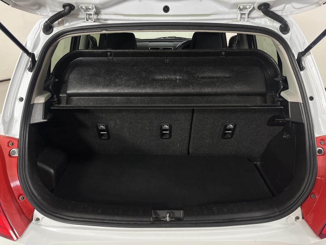 Photo '14' of Suzuki Swift