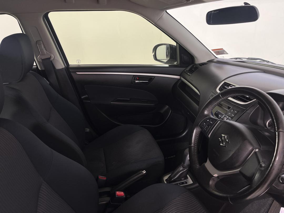 Photo '16' of Suzuki Swift