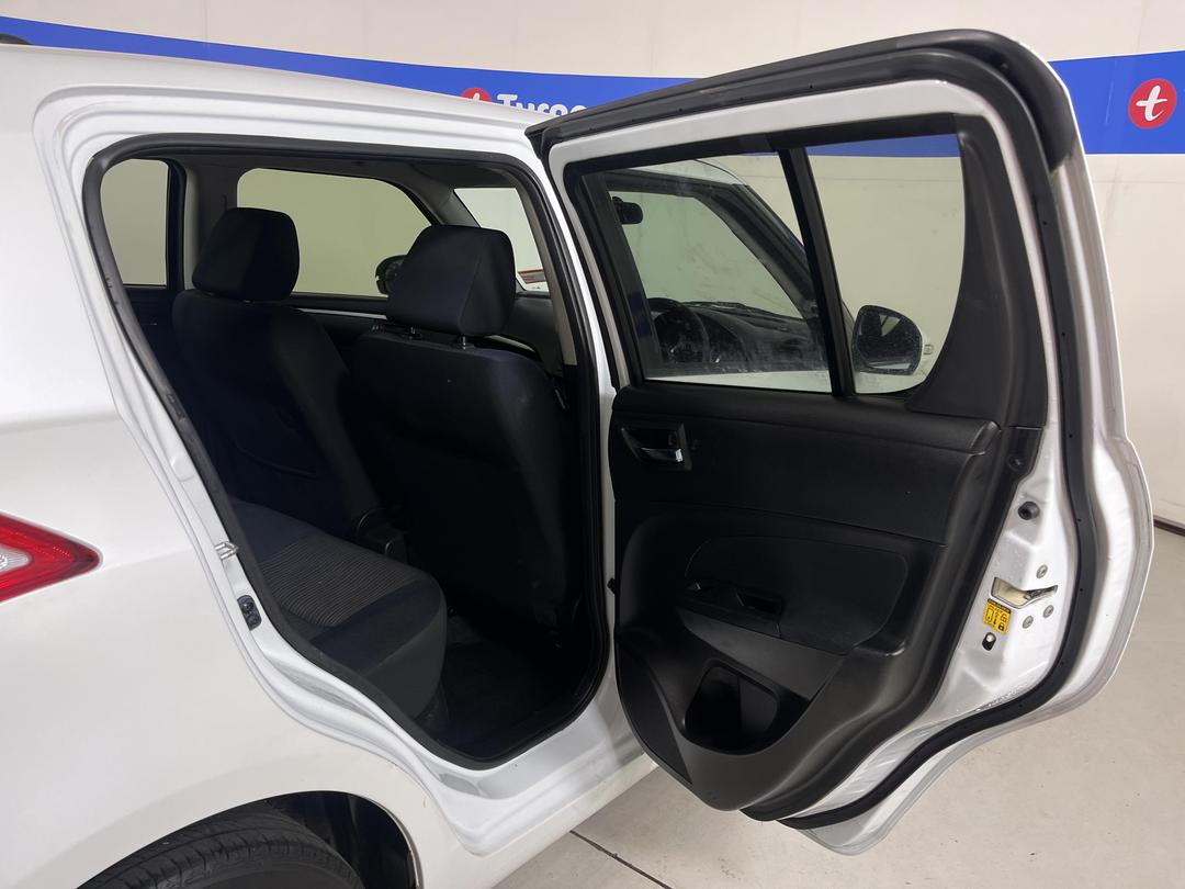 Photo '19' of Suzuki Swift