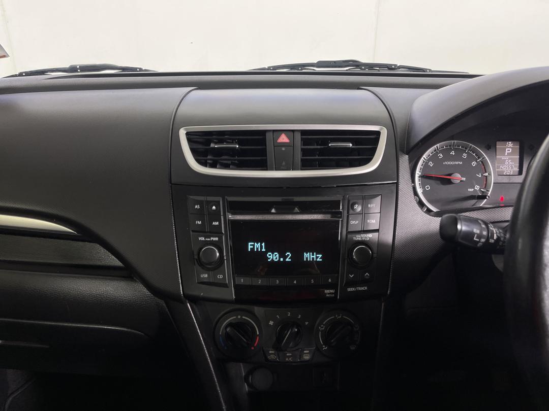 Photo '18' of Suzuki Swift