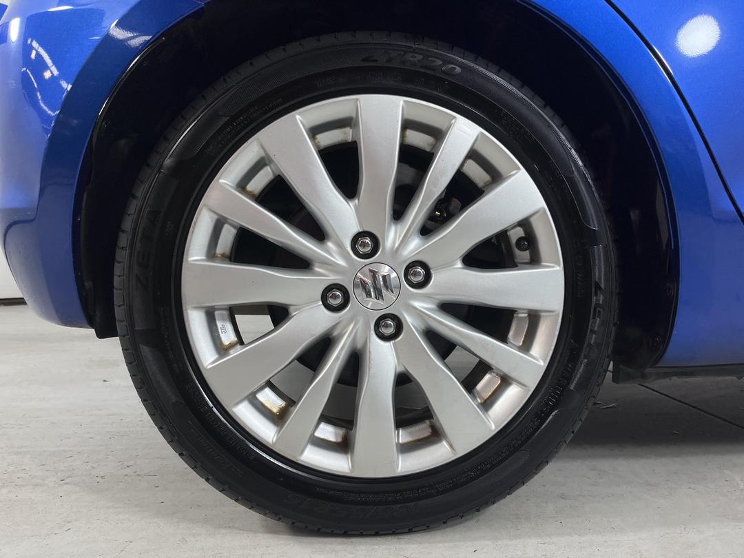 Photo '12' of Suzuki Swift