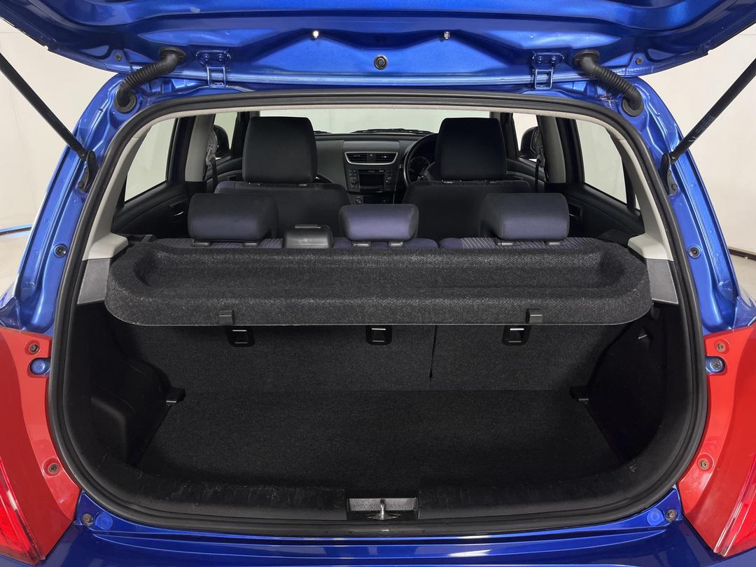 Photo '14' of Suzuki Swift