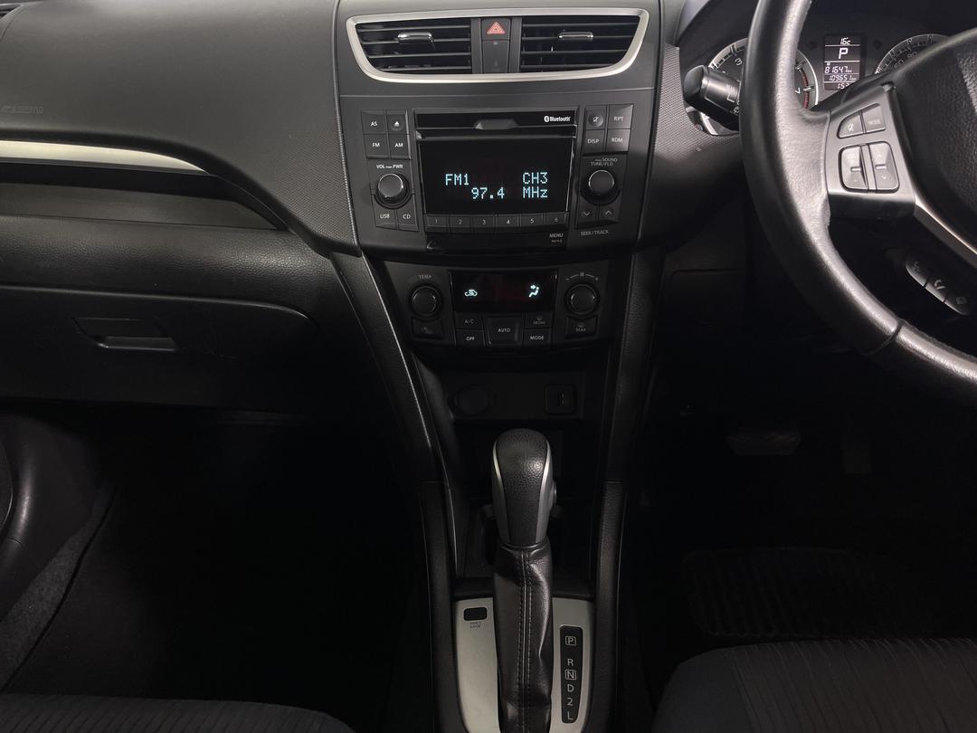 Photo '18' of Suzuki Swift