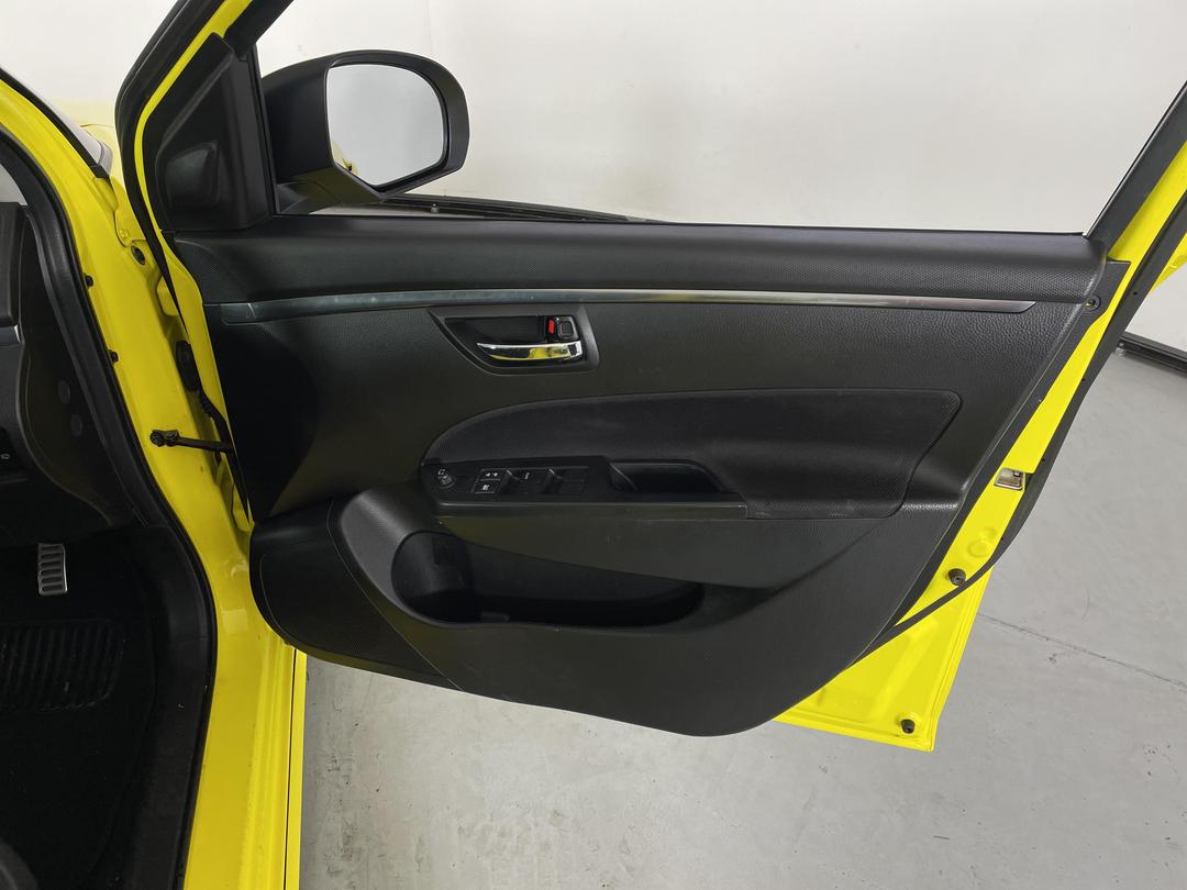 Photo '15' of Suzuki Swift