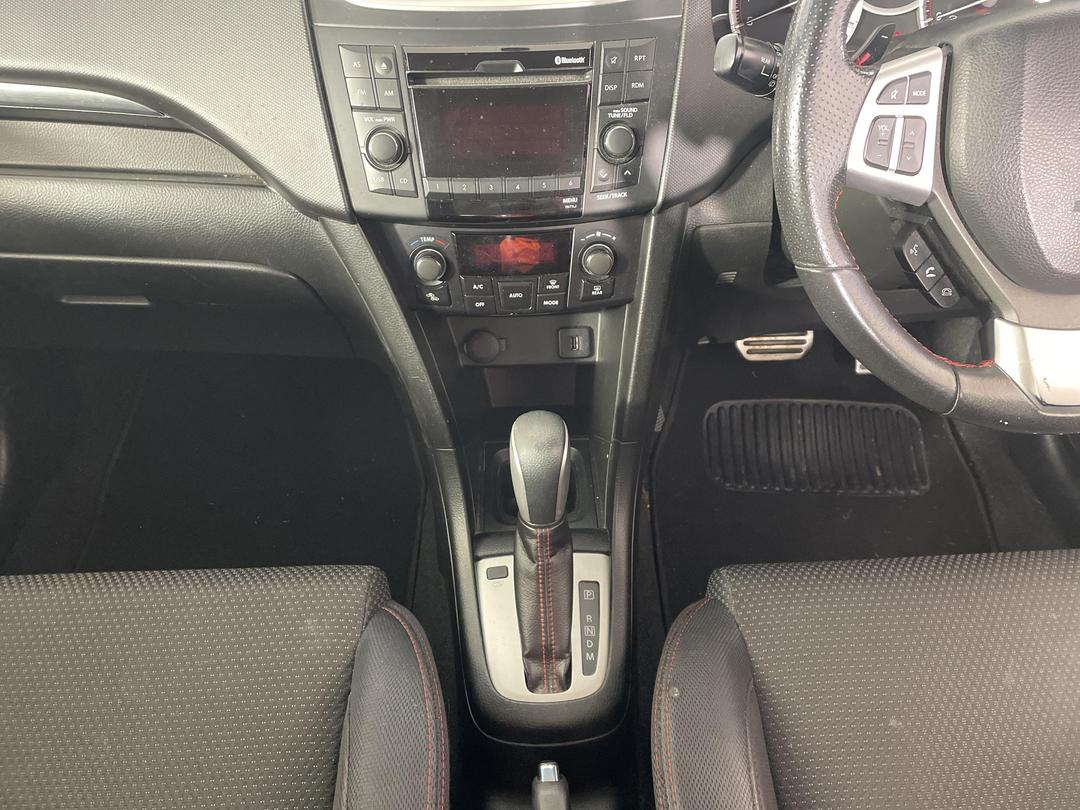 Photo '18' of Suzuki Swift