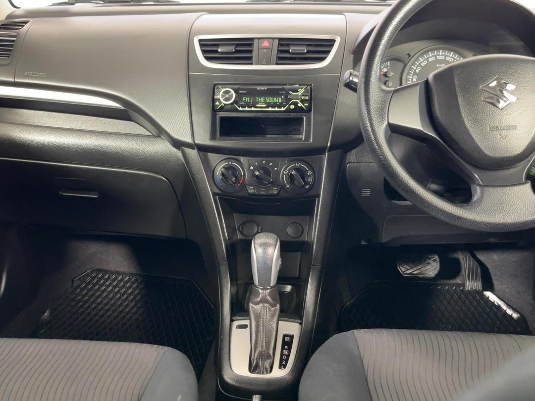 Photo '18' of Suzuki Swift
