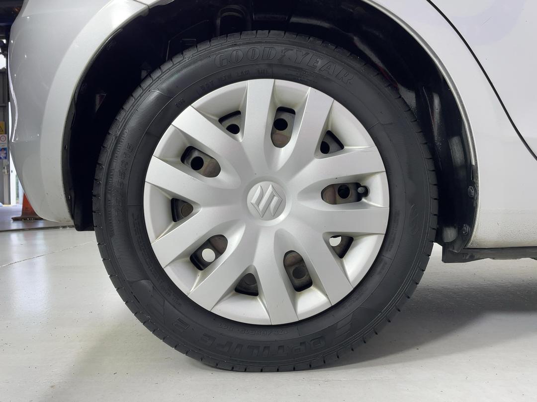 Photo '12' of Suzuki Swift