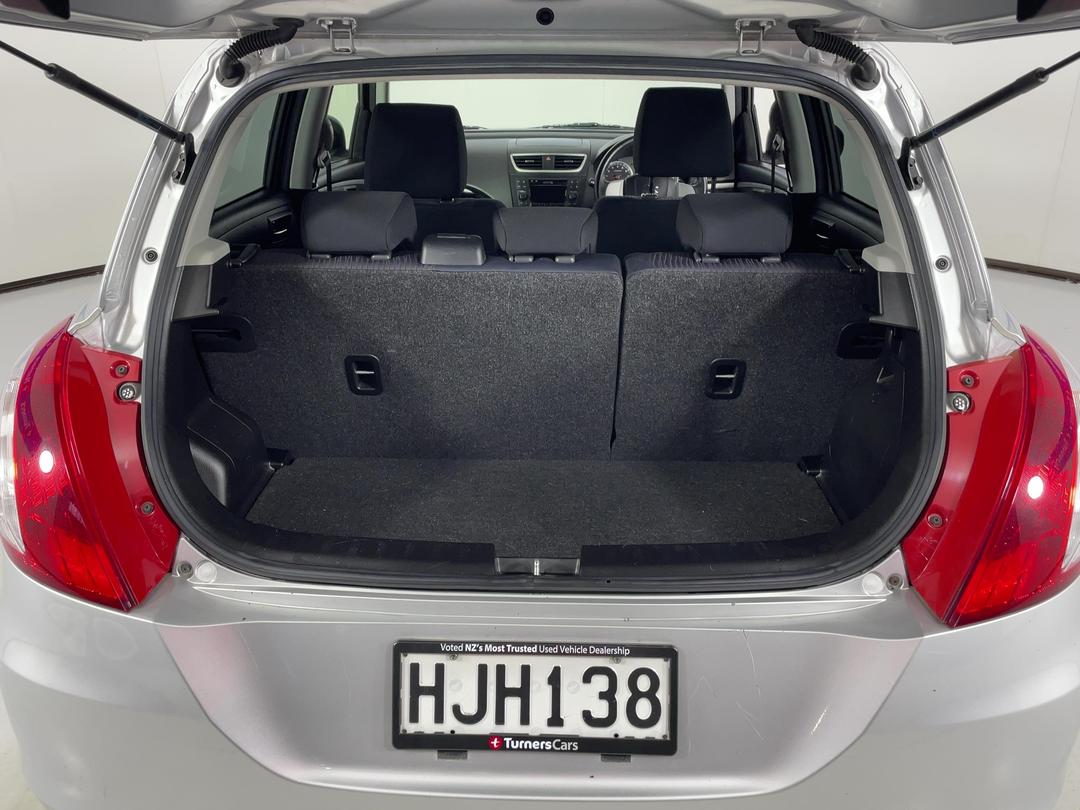 Photo '14' of Suzuki Swift