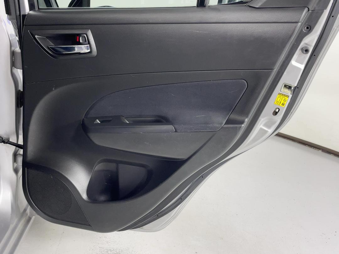 Photo '19' of Suzuki Swift