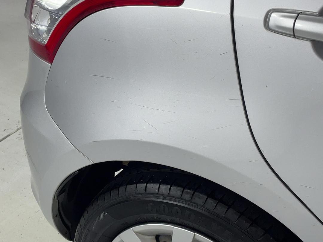 Photo '24' of Suzuki Swift