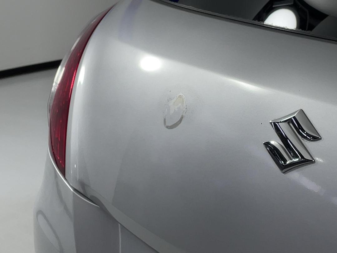 Photo '29' of Suzuki Swift