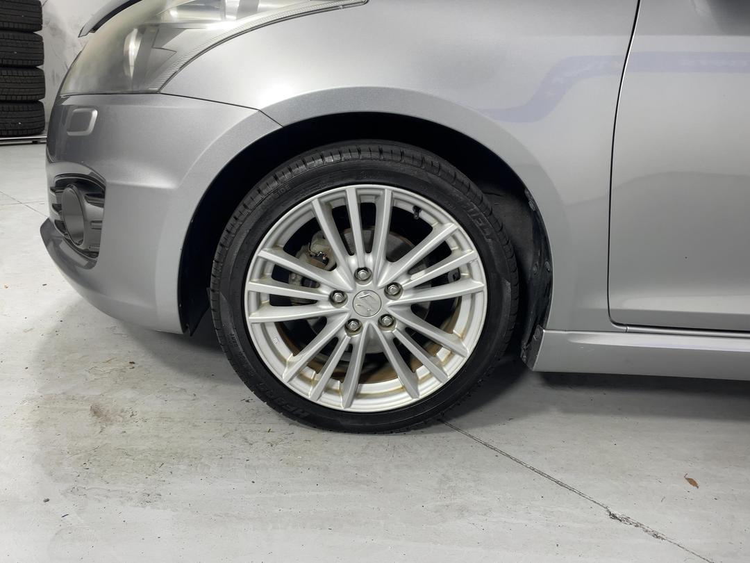 Photo '10' of Suzuki Swift