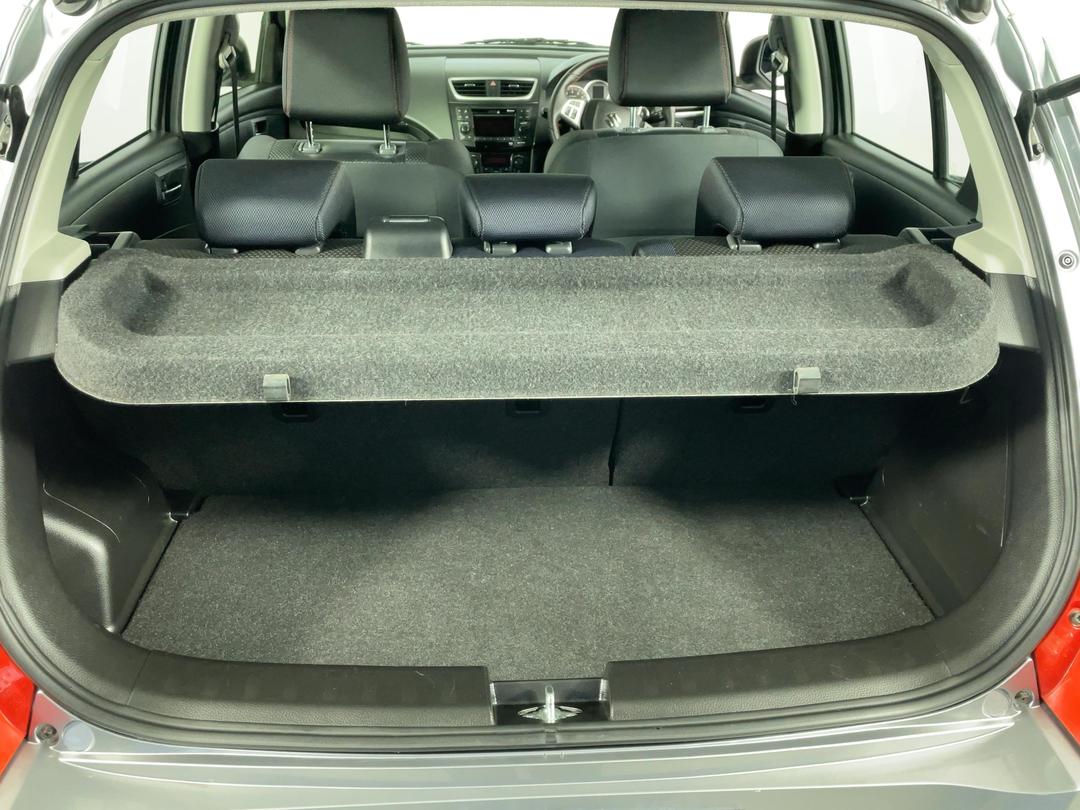 Photo '14' of Suzuki Swift