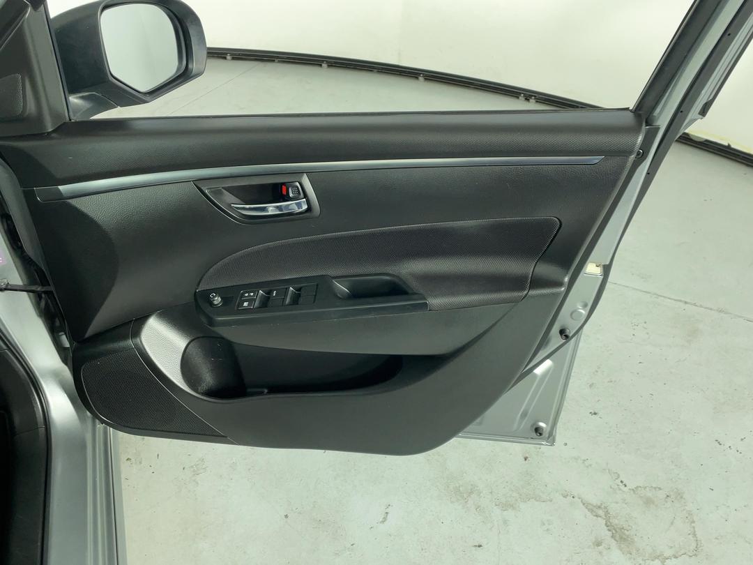Photo '15' of Suzuki Swift