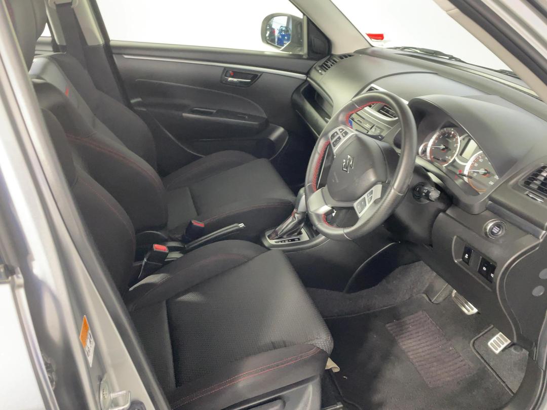 Photo '16' of Suzuki Swift