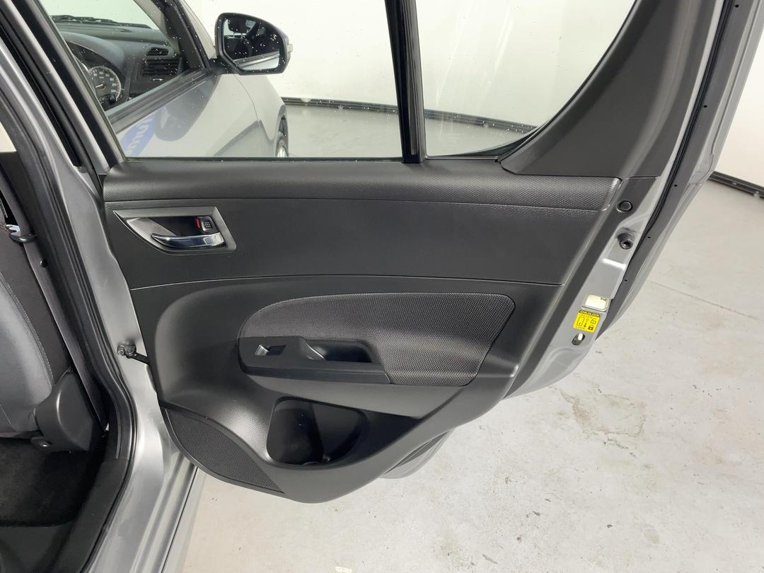 Photo '19' of Suzuki Swift