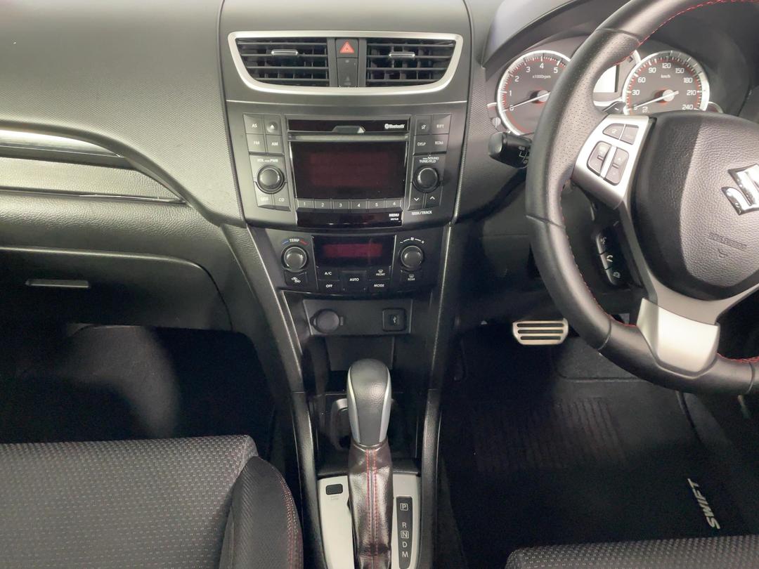 Photo '18' of Suzuki Swift