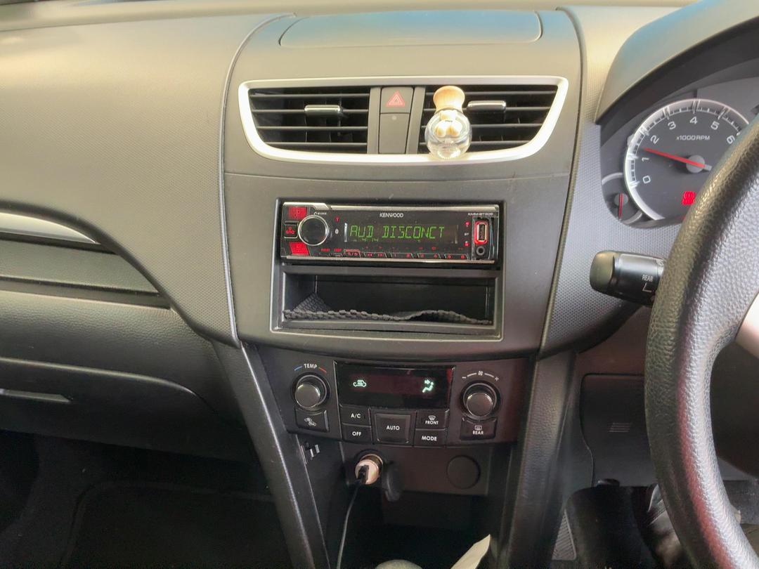Photo '23' of Suzuki Swift Photo '23' of Suzuki Swift