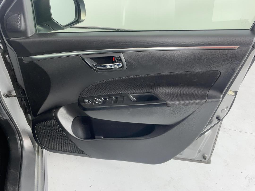 Photo '13' of Suzuki Swift Photo '13' of Suzuki Swift