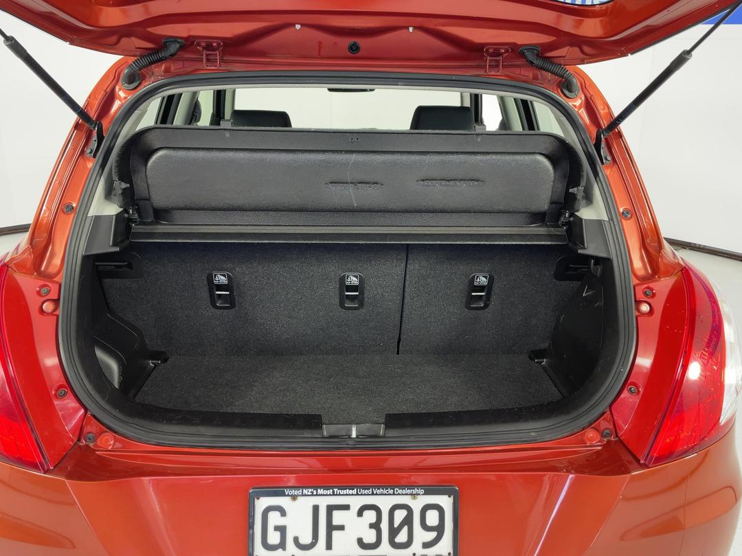 Photo '14' of Suzuki Swift