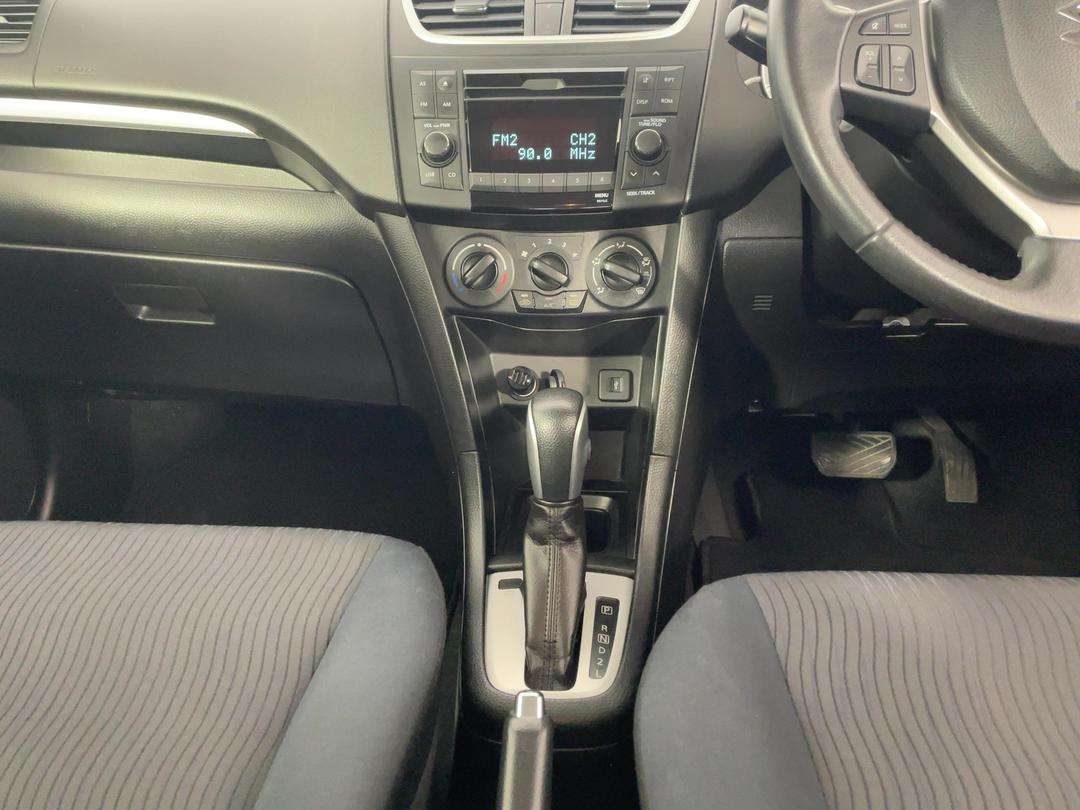 Photo '18' of Suzuki Swift
