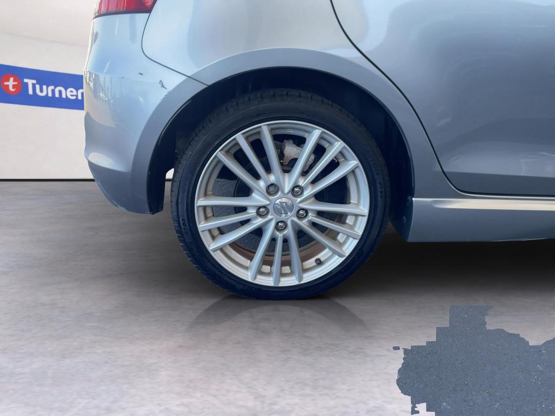 Photo '12' of Suzuki Swift