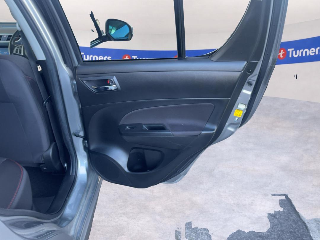 Photo '18' of Suzuki Swift