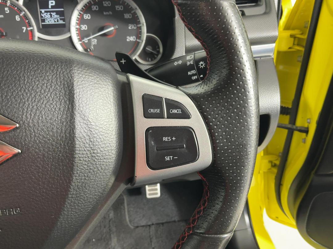 Photo '24' of Suzuki Swift