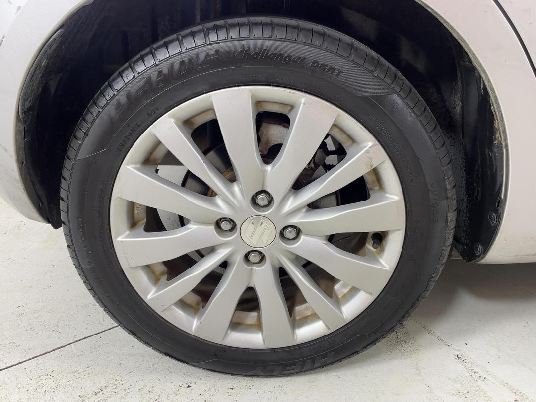 Photo '12' of Suzuki Swift