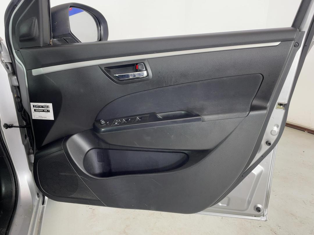 Photo '15' of Suzuki Swift