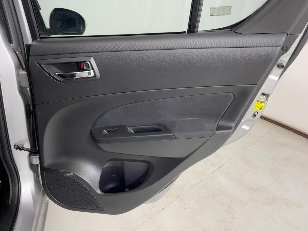 Photo '19' of Suzuki Swift