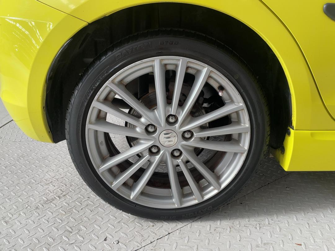 Photo '12' of Suzuki Swift