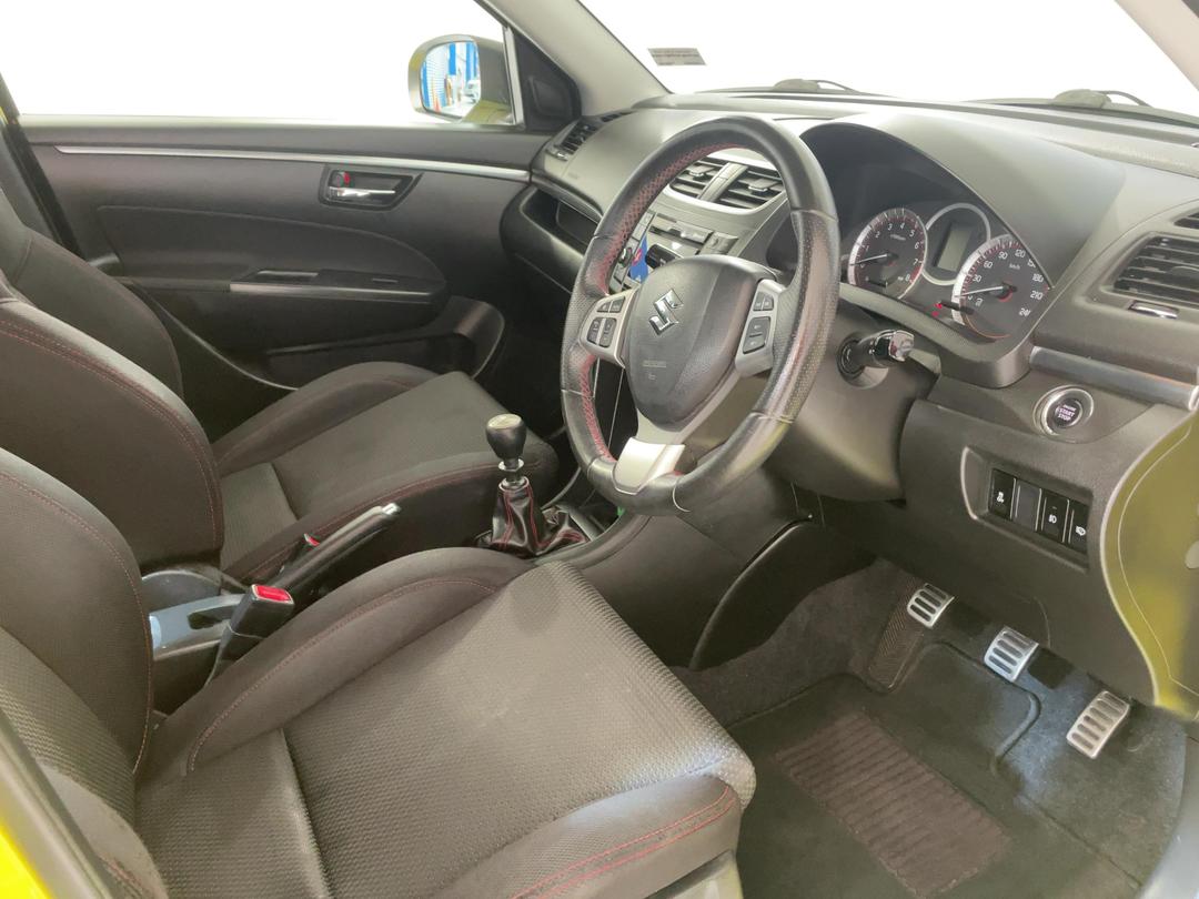 Photo '16' of Suzuki Swift