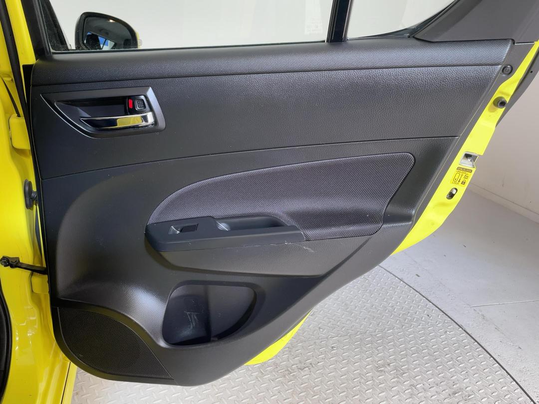 Photo '19' of Suzuki Swift