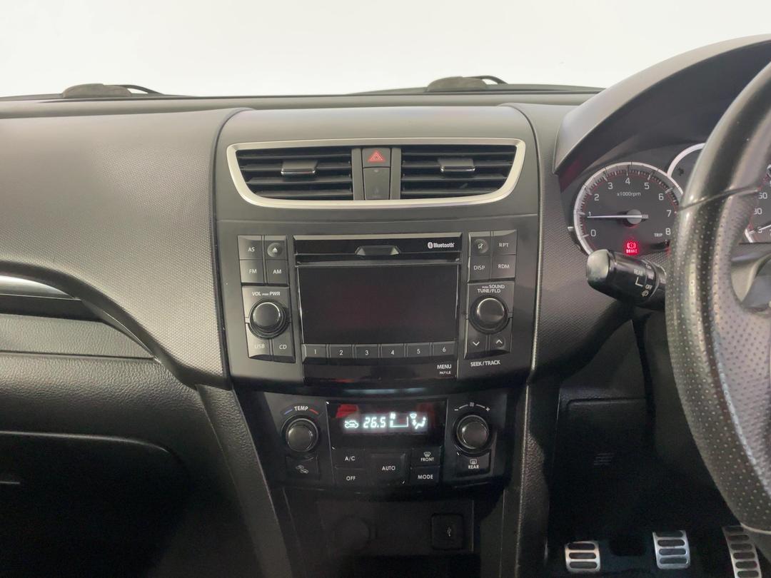 Photo '24' of Suzuki Swift