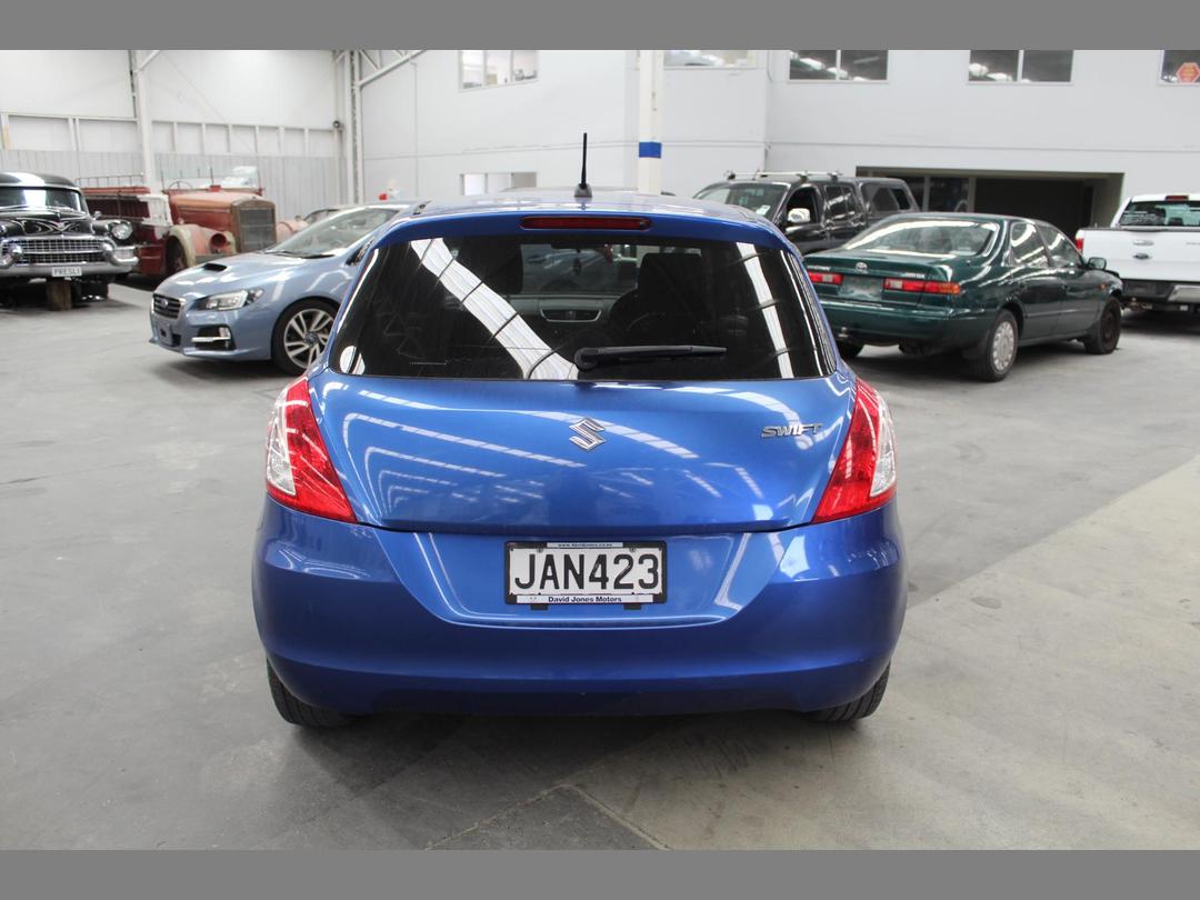 Photo '7' of Suzuki Swift Photo '7' of Suzuki Swift