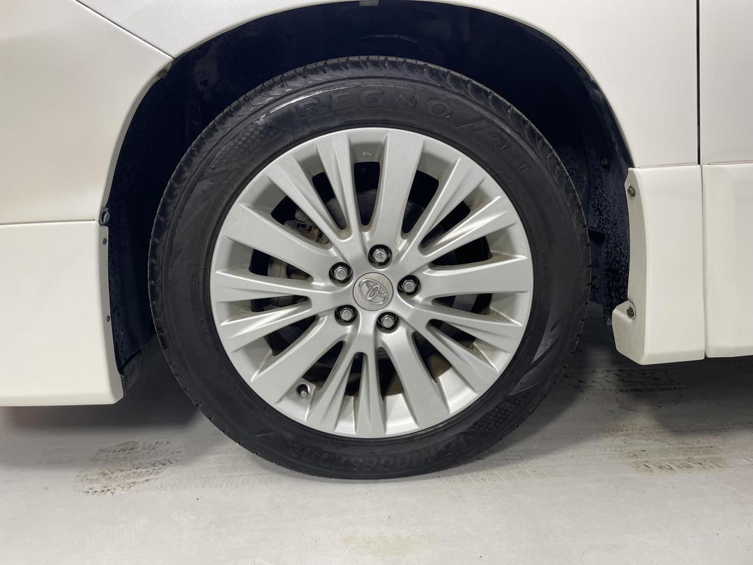 Photo '10' of Toyota Alphard